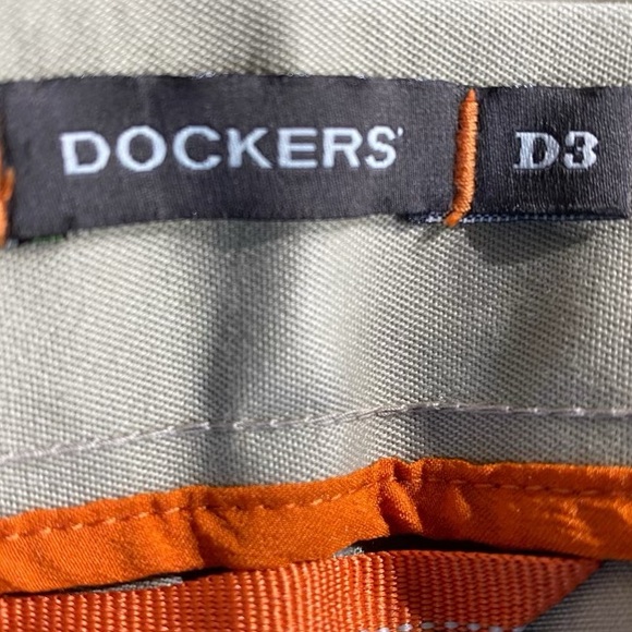 EUC Mens Dockers Pleated Front Tan Khaki Pants/Slacks, 38/34 - Picture 2 of 5